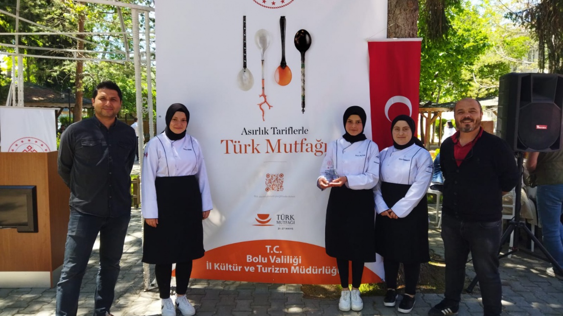 Okulumuz Yiyecek İçecek Hizmetleri Alanı öğrencilerimizle Asırlık Tariflerle Türk Mutfağı etkinliklerinde yerimizi aldik